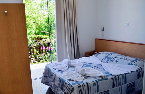 Jardim Itagua Hotel | Relax at Pousada Omnimare: Pool, Spa & Ocean Views