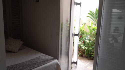 Balneario Praia do Pernambuco Hotel | Oceanfront Pousada Pé na Areia Guarujá with Spa & Pool