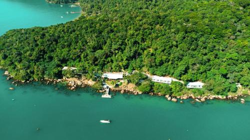 Ilha Grande Hotel | Elegantly Inviting Pousada Papiro Boutique with Ocean Views