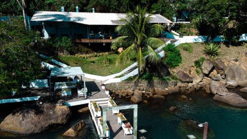 Ilha Grande Hotel | Elegantly Inviting Pousada Papiro Boutique with Ocean Views