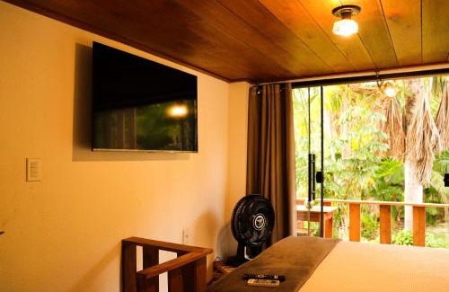 Presidente Figueiredo House | Family-Friendly Retreat at Pousada Paraíso do Calango Azul