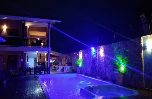 Caraguatatuba Hotel | Discover Pousada Parapuã: Oceanfront Pool Retreat