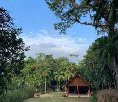 Guaramirim Ski Chalet | Pet-Friendly Pousada Passig with Relaxing Hot Tub