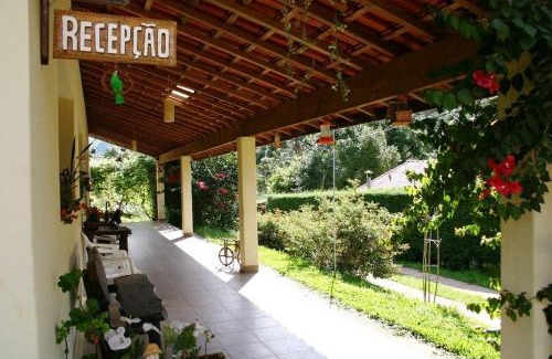Goncalves Hotel | Inviting Pousada Passaredo: Poolside Retreat with Breakfast
