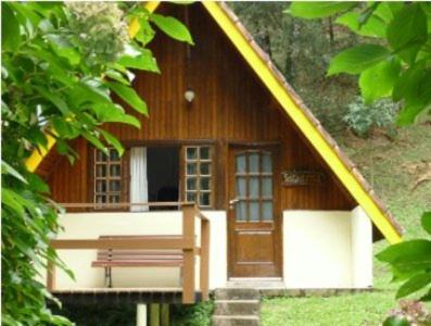 Goncalves Hotel | Inviting Pousada Passaredo: Poolside Retreat with Breakfast