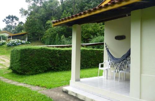 Goncalves Hotel | Inviting Pousada Passaredo: Poolside Retreat with Breakfast