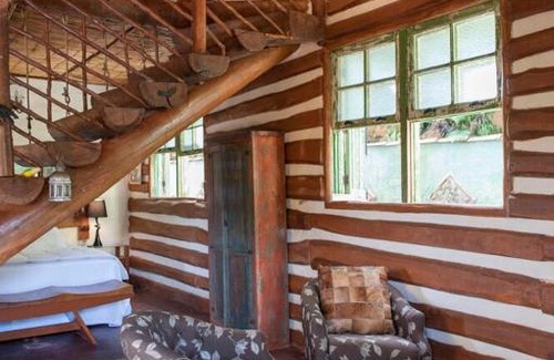Tapirai Hotel | Inviting Retreat at Pousada Pegada da Onça with Pool & Pets