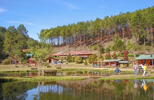 Sao Bento do Sapucai Hotel | Cozy Pousada Pesca na Montanha: Pet-Friendly Retreat