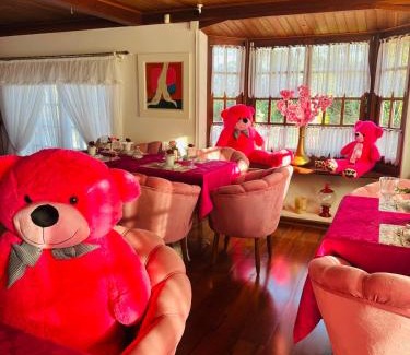 Colinas Capivari Hotel | Experience Pousada Pink Village: 9.8/10 Pet-Friendly Oasis