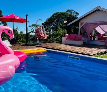 Colinas Capivari Hotel | Experience Pousada Pink Village: 9.8/10 Pet-Friendly Oasis