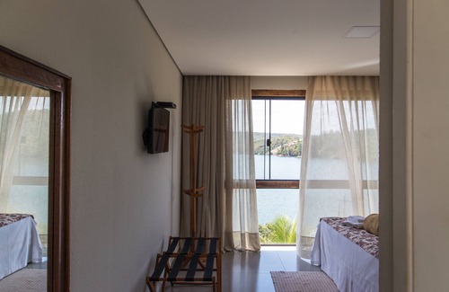 Pedregulho Hotel | Discover Pousada Piratas do Barro Branco with Pool & Spa