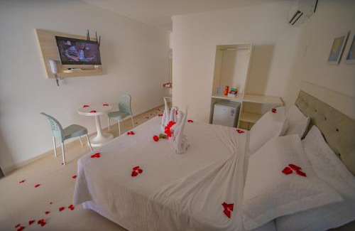 Ponta do Mangue Hotel | Experience Pousada Polymar: Oceanfront with Pool & Dining