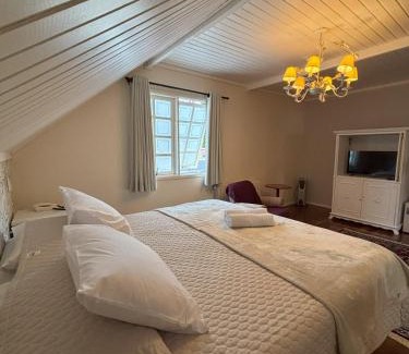 V Cristina Hotel | Family-Friendly Stay at Pousada Portal das Cerejeiras