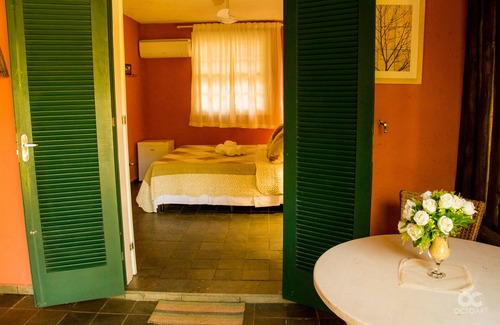 Ilha Grande Hotel | Inviting Pousada Praia da Crena with Pool and Ocean View