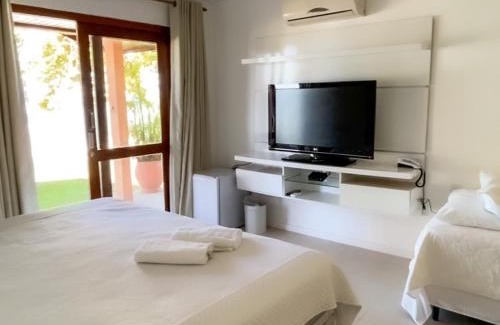 Governador Celso Ramos Hotel | Pousada Recanto das Flores: Oceanfront Oasis with Pool