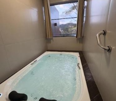 Aguas de Lindoia Hotel | Experience Oceanfront Bliss at Pousada Recanto da Cascata