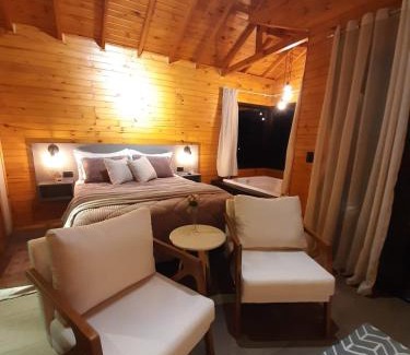 Sao Joaquim Cabin | Pet-Friendly Pousada Recanto da Cascata with Hot Tub Bliss