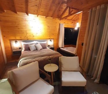 Sao Joaquim Cabin | Pet-Friendly Pousada Recanto da Cascata with Hot Tub Bliss