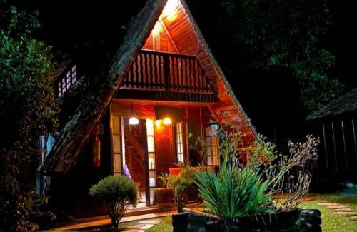 Iguape Hotel | Oceanfront Pousada Recanto das Aves: Guest Rated 9.7/10