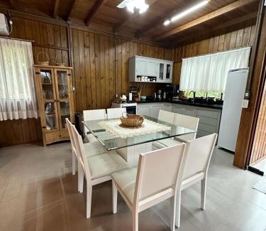 Alto Gasparinho House | Discover Pousada Recanto das Bromélias: Family-Friendly Getaway