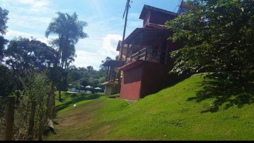 Sao Sebastiao das Aguas Claras Hotel | Pousada Recanto do Chalé: Pet-Friendly Oceanfront Retreat