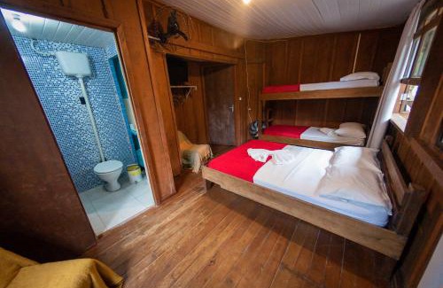 Paranagua Hotel | Pet-Friendly Pousada Recanto Tropical with Ocean Views