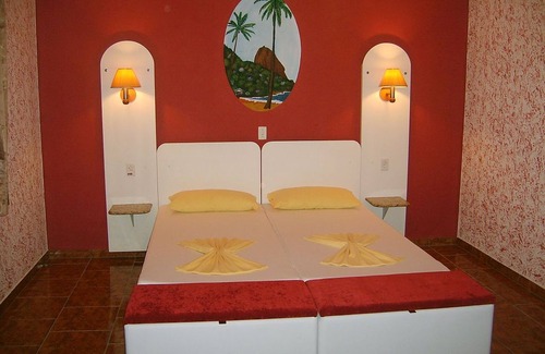 Itaocaia Valley Hotel | Discover Pousada Sítio Santa Anna with Ocean Views & Pool