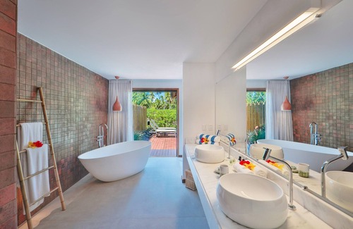 Porto de Pedras Hotel | Experience Pousada Samba Pa Ti with Pool & Dining Delights