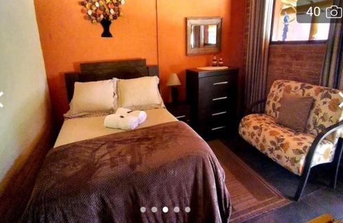 Sao Bento do Sapucai Hotel | Relax at Pousada Serrano with Pool and Family Amenities
