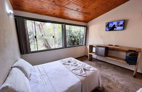 Capitolio Hotel | Relax at Pousada Serra Verde: Pool, Breakfast & Family Fun