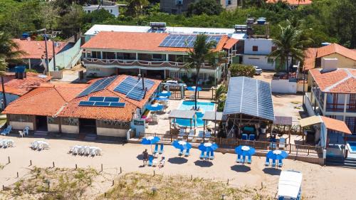 Sao Bento Hotel | Beachfront Bliss at Pousada Shalom: Pool & Ocean Views