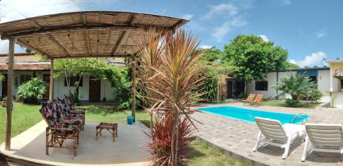 Caravelas House | Pet-Friendly Pousada Siriba with Ocean View & Pool