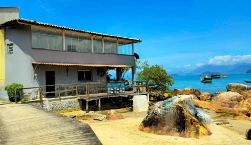 Picinguaba Hotel | Oceanfront Retreat: Pousada Sobre As Ondas de Picinguaba