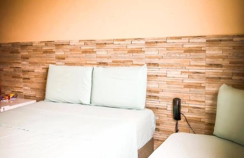 Guaruja Hotel | Discover Pousada Solarium: Ocean View & Inviting Pool