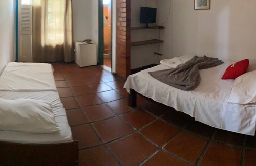 Rio das Ostras Hotel | Budget-Friendly Stay at Pousada Tartaruga with Pool Access