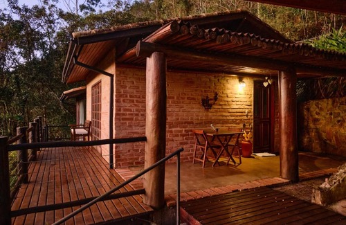 Sao Jose dos Campos Cabin | Discover Pousada Teto do Cafundó: Perfect Getaway with Hot Tub