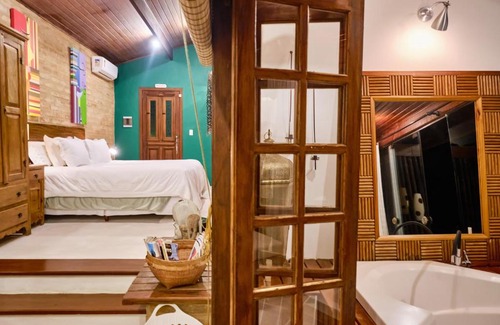 Sao Jose dos Campos Cabin | Discover Pousada Teto do Cafundó: Perfect Getaway with Hot Tub