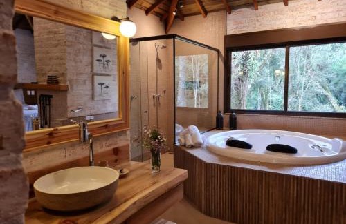 Monte Verde Hotel | Pousada Toca Da Coruja: Ocean View Retreat with Top Amenities