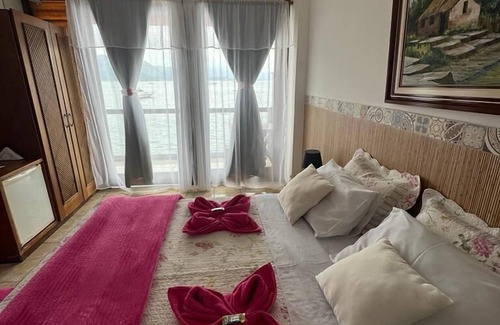 Jacuecanga Hotel | Convenient Stay at Pousada Toca do Cambú with Pool & Breakfast