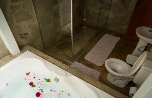 Goncalves Hotel | Pet-Friendly Pousada Trem das Cores with Hot Tub & Pool