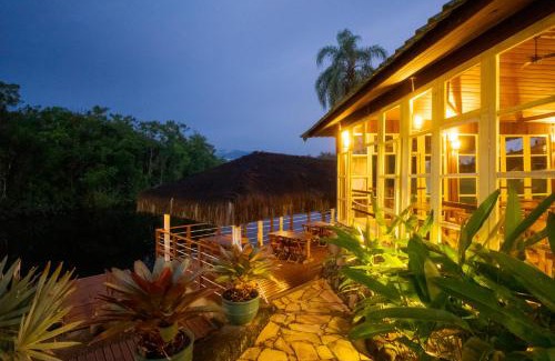 Barra do Una Hotel | Pousada Una: Ocean View Retreat with Pool and Hot Tub