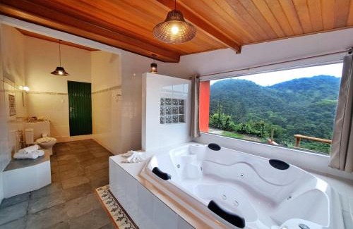 Santo Antonio do Pinhal Hotel | Pet-Friendly Pousada Vale das Araucárias with Pool & Hot Tub