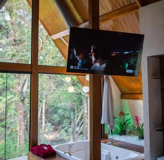 Lavrinhas Hotel | Relax at Pousada Vale das Orquídeas with Family-Friendly Amenities