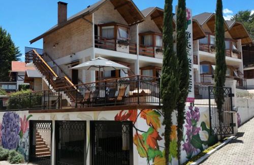 Monte Verde Hotel | Delightful Pousada Valle das Flores with Pool & Ocean View