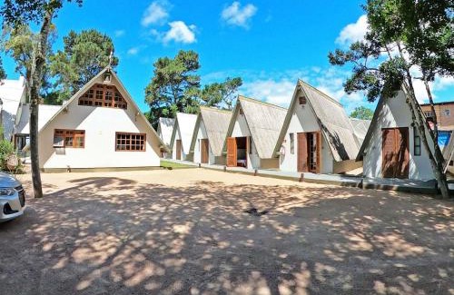 Sao Lourenco do Sul Hotel | Pet-Friendly Pousada Verde Agua with Pool and Kitchen
