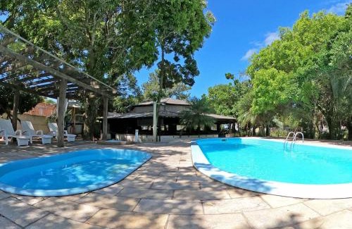 Sao Lourenco do Sul Hotel | Pet-Friendly Pousada Verde Agua with Pool and Kitchen