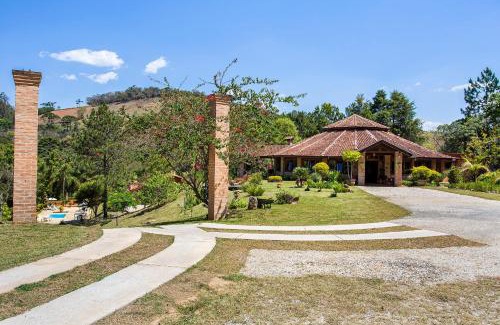 Santo Antonio do Pinhal Hotel | Relax at Pousada Villa Campestre with Pool & Family Amenities
