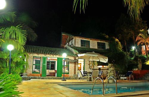 Santo Antonio do Pinhal Hotel | Discover Pousada Villa 3 Lagos with Oceanfront Pool Access