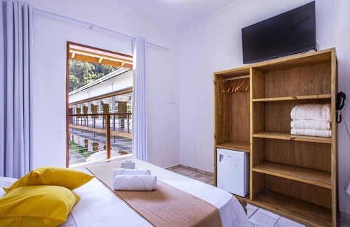 Praia de Barequecaba Hotel | Relax at Pousada Vila Barequeçaba: Pool & Breakfast Included