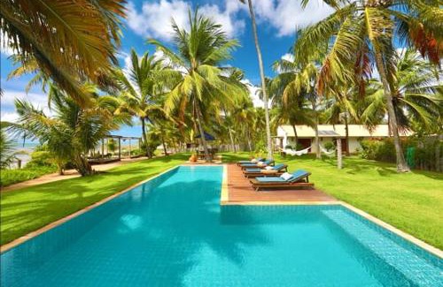 Barreira do Boqueirao Hotel | Pousada Vila Cobé: Oceanfront Haven with Pool & Breakfast